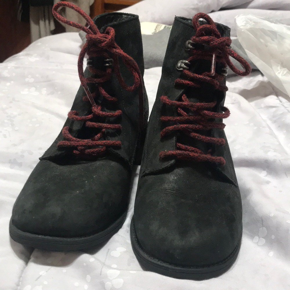 Black vintage lace up UGGS boots